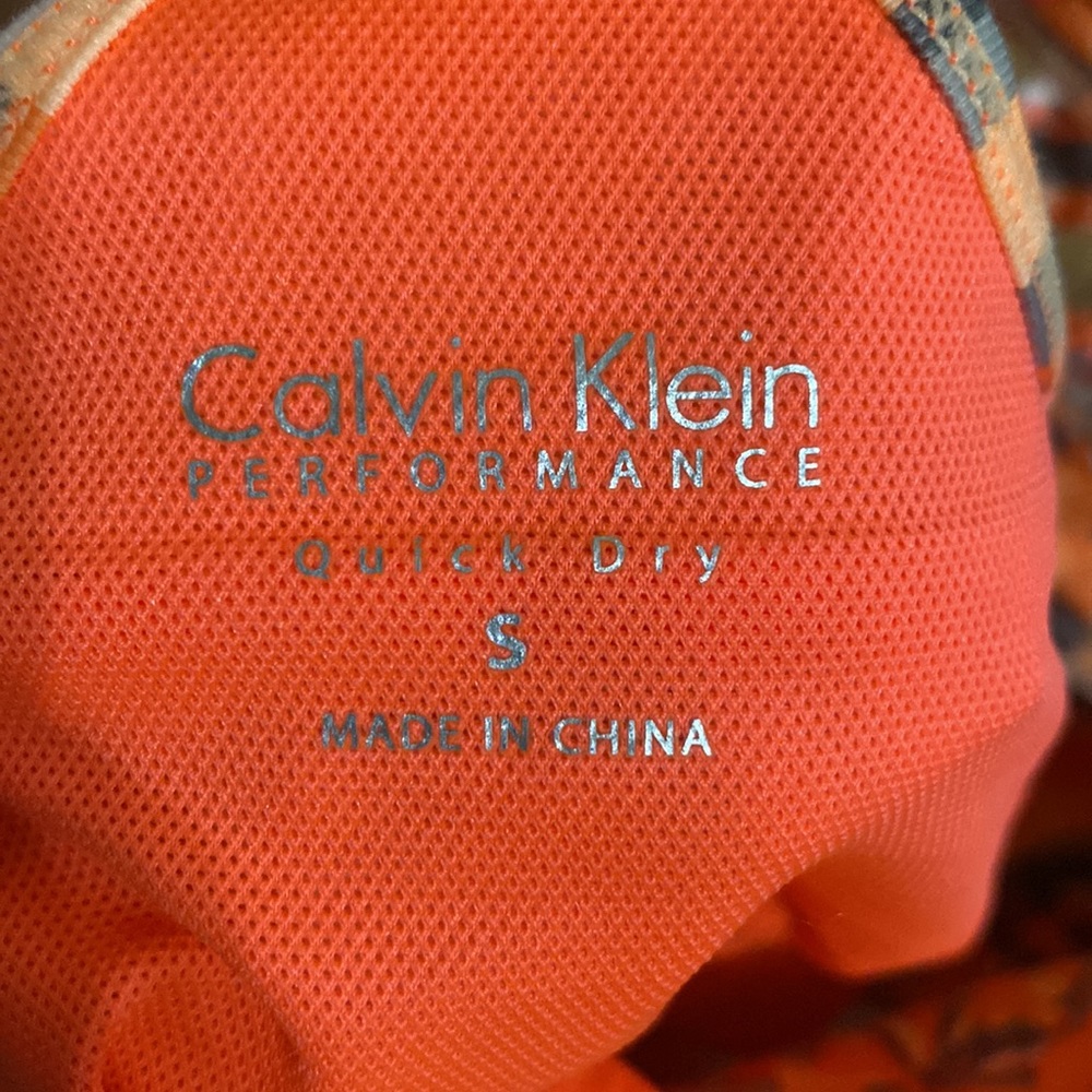 Calvin Klein workout top - Picture 3 of 3